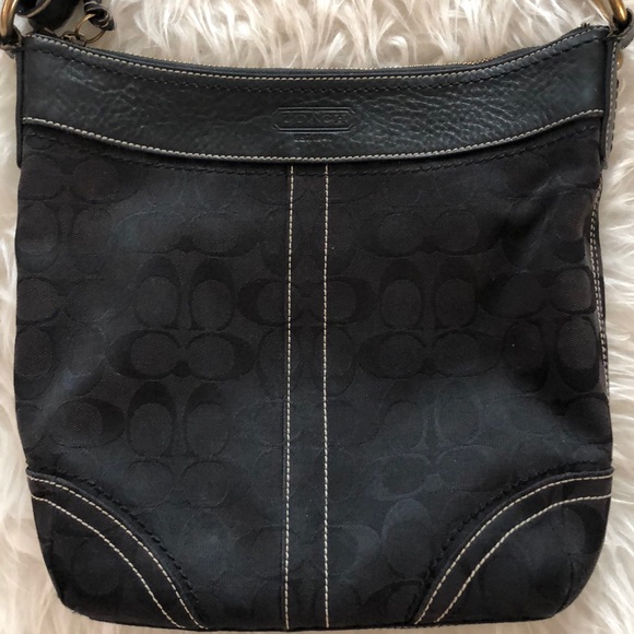 Coach Handbags - Coach signature fabric black shoulder bag purse